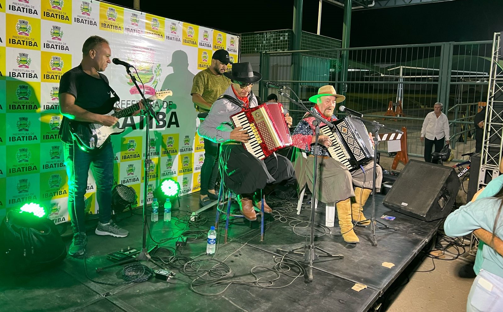 Historico na Agricultura Familiar: Feirantes recebem novas barracas 